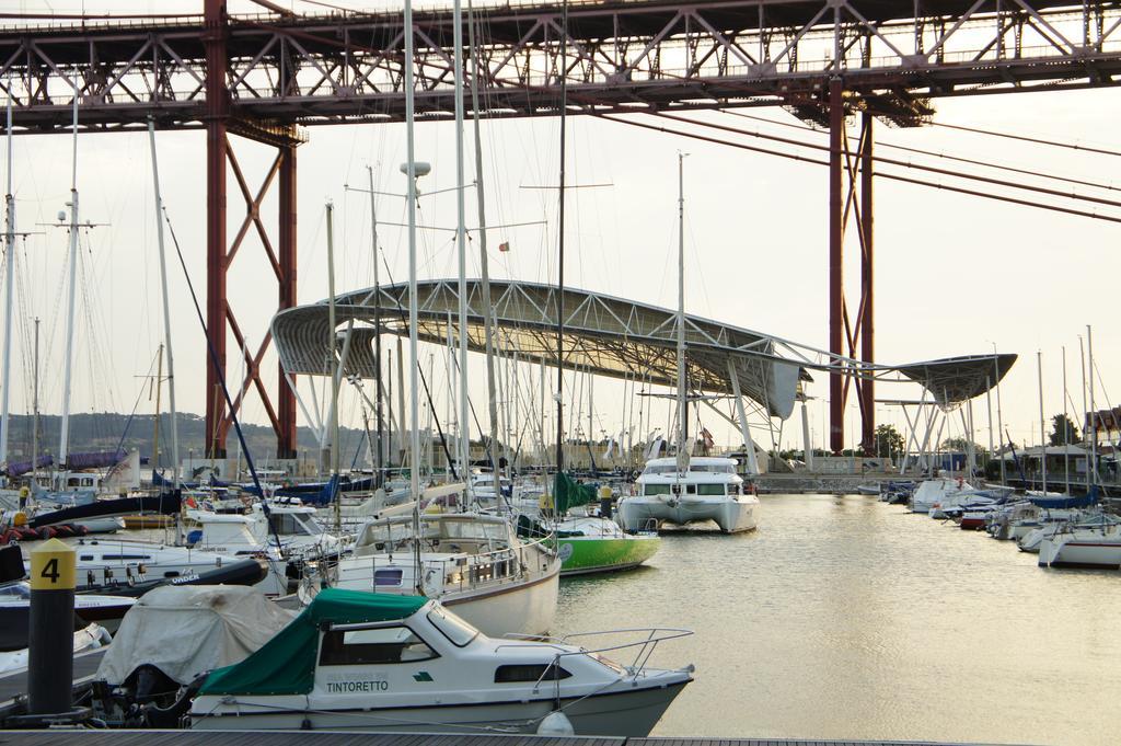 Modern Apartment Near The Bridge Lisboa Extérieur photo